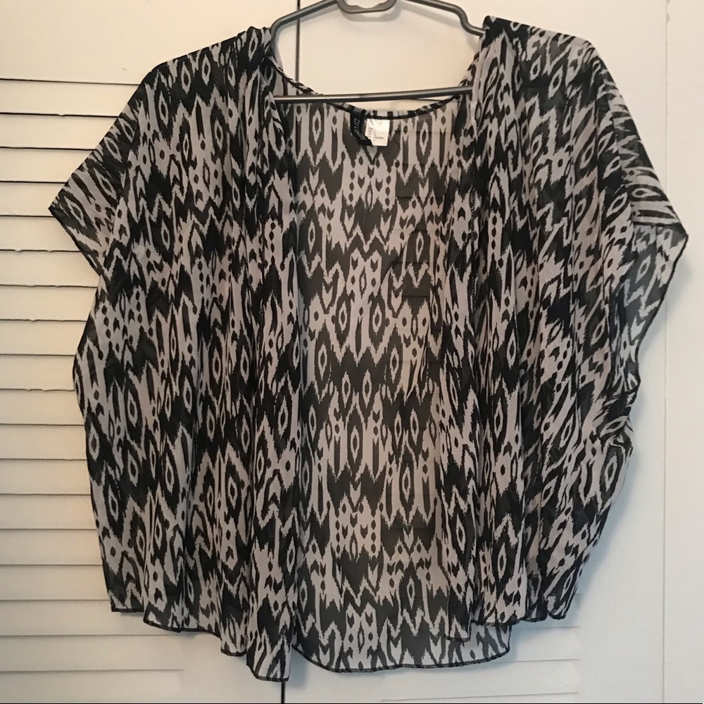 Black and white print lightweight shrug